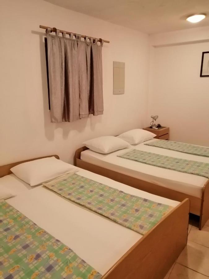 Studio Apartmani Marinella Baška Voda Kamer foto