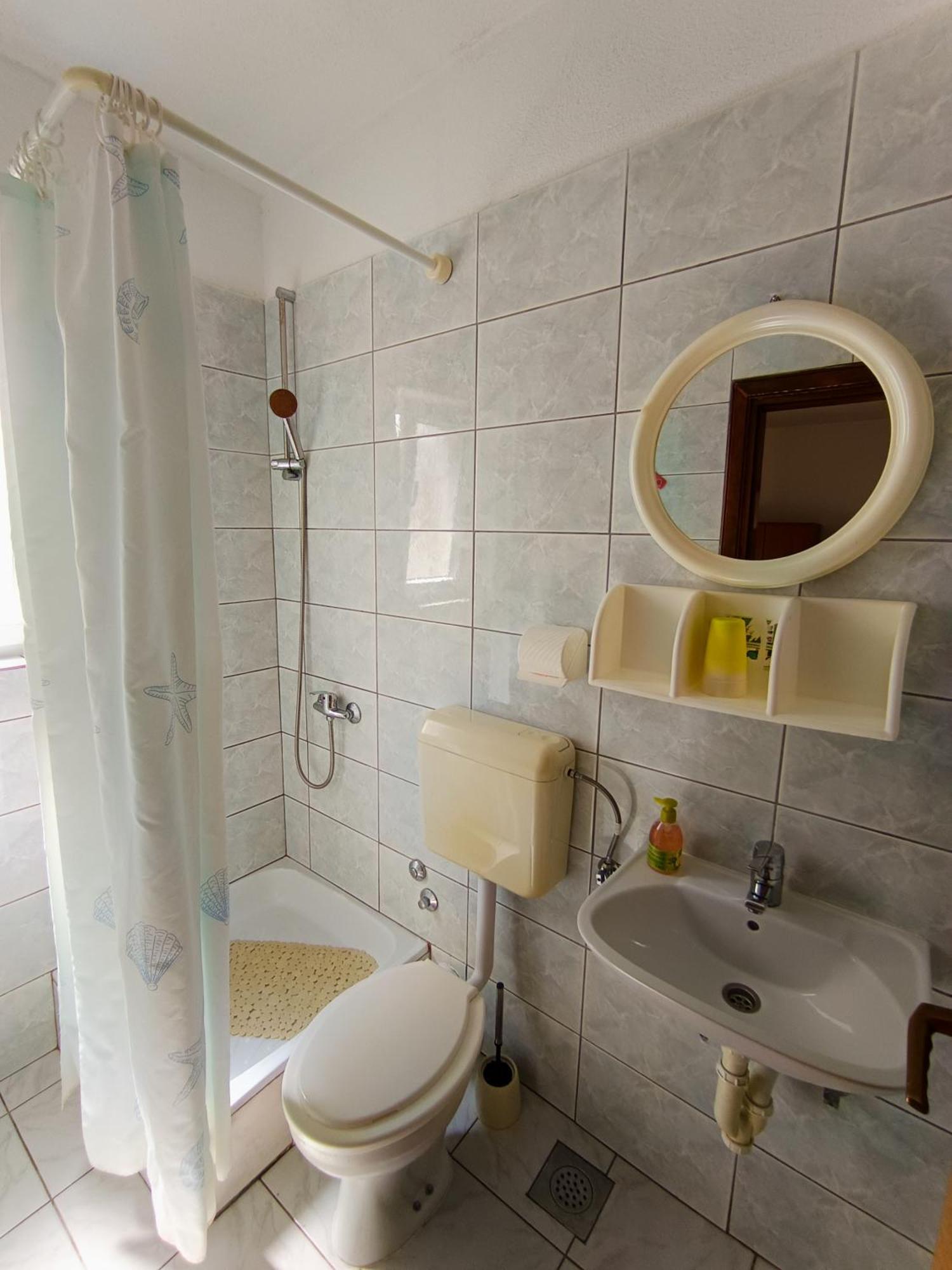Studio Apartmani Marinella Baška Voda Kamer foto