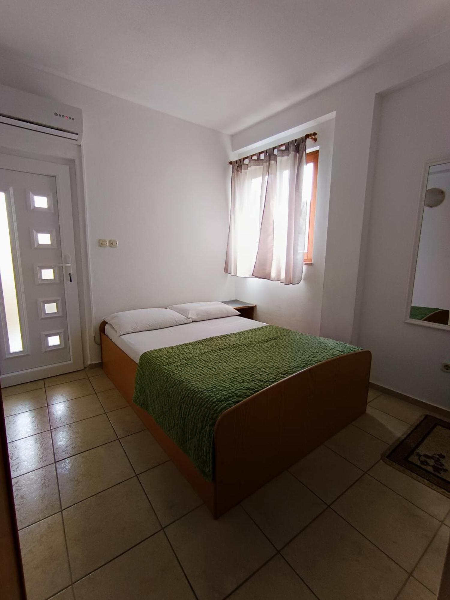 Studio Apartmani Marinella Baška Voda Kamer foto