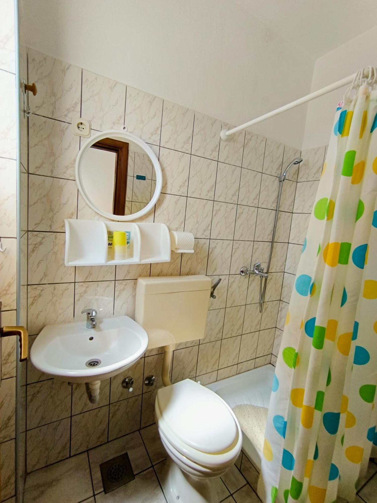 Studio Apartmani Marinella Baška Voda Kamer foto