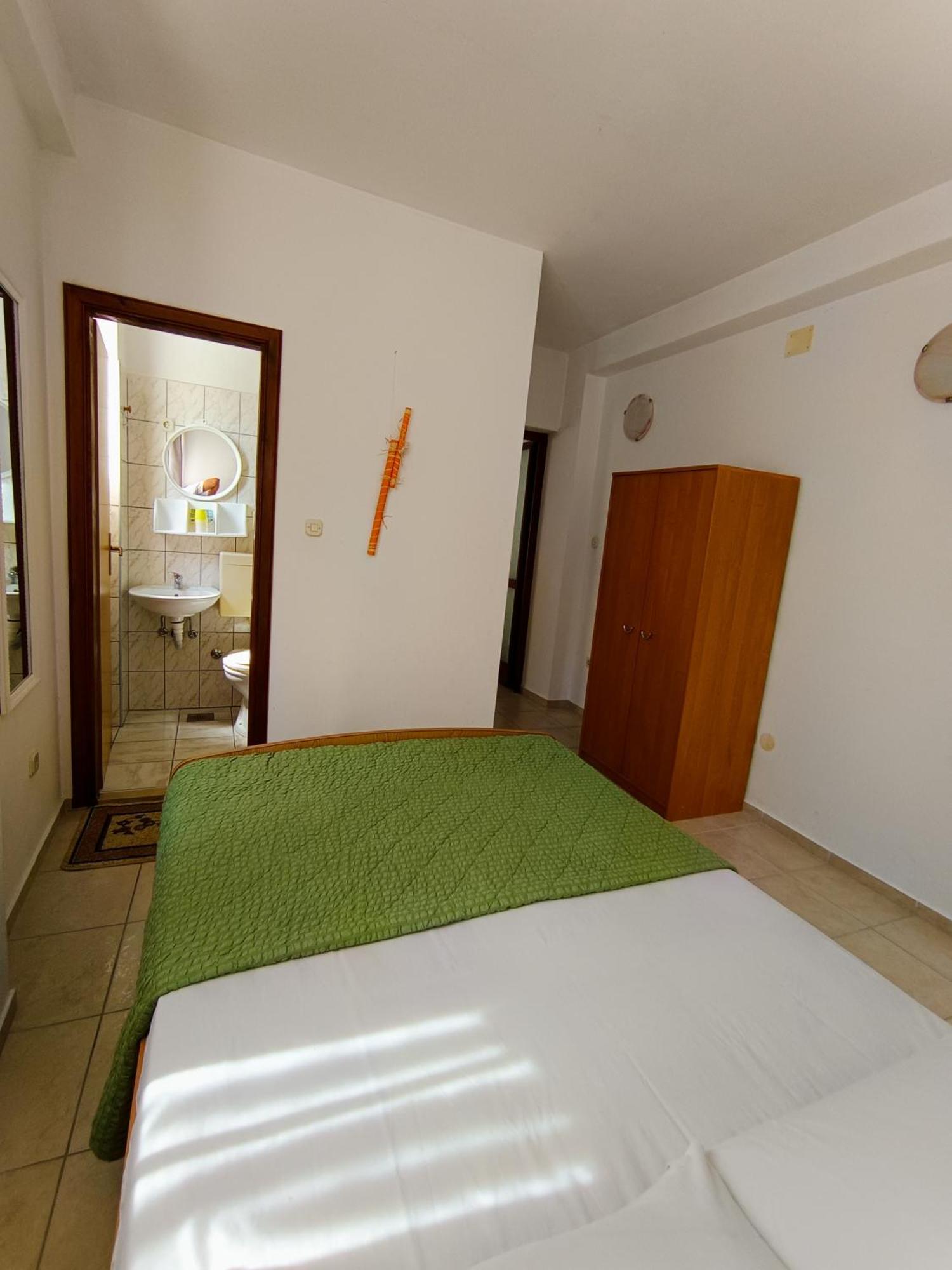 Studio Apartmani Marinella Baška Voda Kamer foto